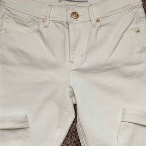 Express Mid Rise White
Ripped Jeans Sz 4R